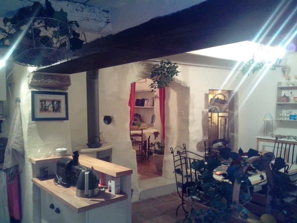 Le Clos De La Source Bed & Breakfast Le Bousquet-d'Orb ภายนอก รูปภาพ